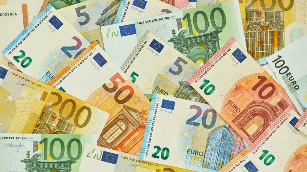 Cómo pagar en Europa: ¿por qué el efectivo sigue siendo la mejor opción para viajeros?